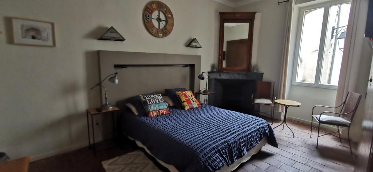 Le Mimosa Bed & Breakfast Saint-Saturnin-de-Lucian Bagian luar foto